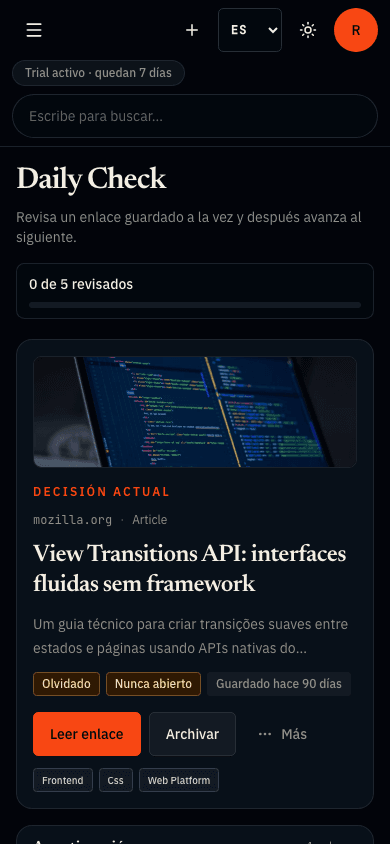Daily Check móvil mostrando un enlace olvidado, su antigüedad, etiquetas y botones de decisión
